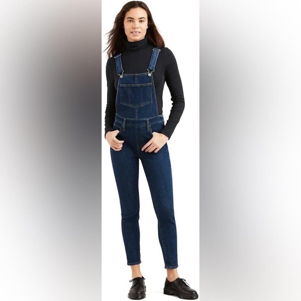 EUC Women’s Levi’s Dark Denim Overalls